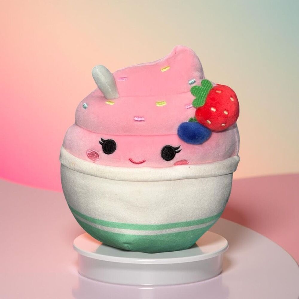 NWT Squishmallows Angelica Pink Strawberry Frozen Yogurt Sprinkle  Plush 5” P44